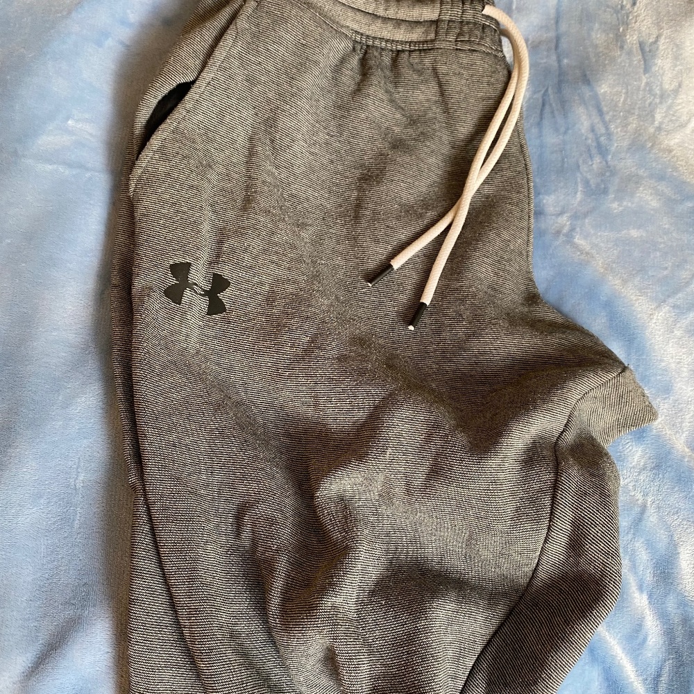 Under Armour mens finely striped grey/black thick comfy  sweats…